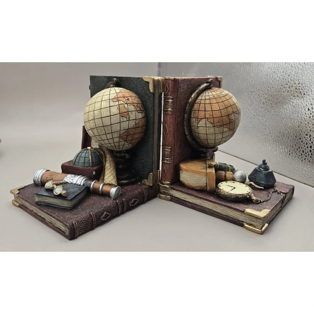Bookends Globe Nostalgia  Heavy And Detailed. 4.75